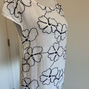White and black Sleeveless top
